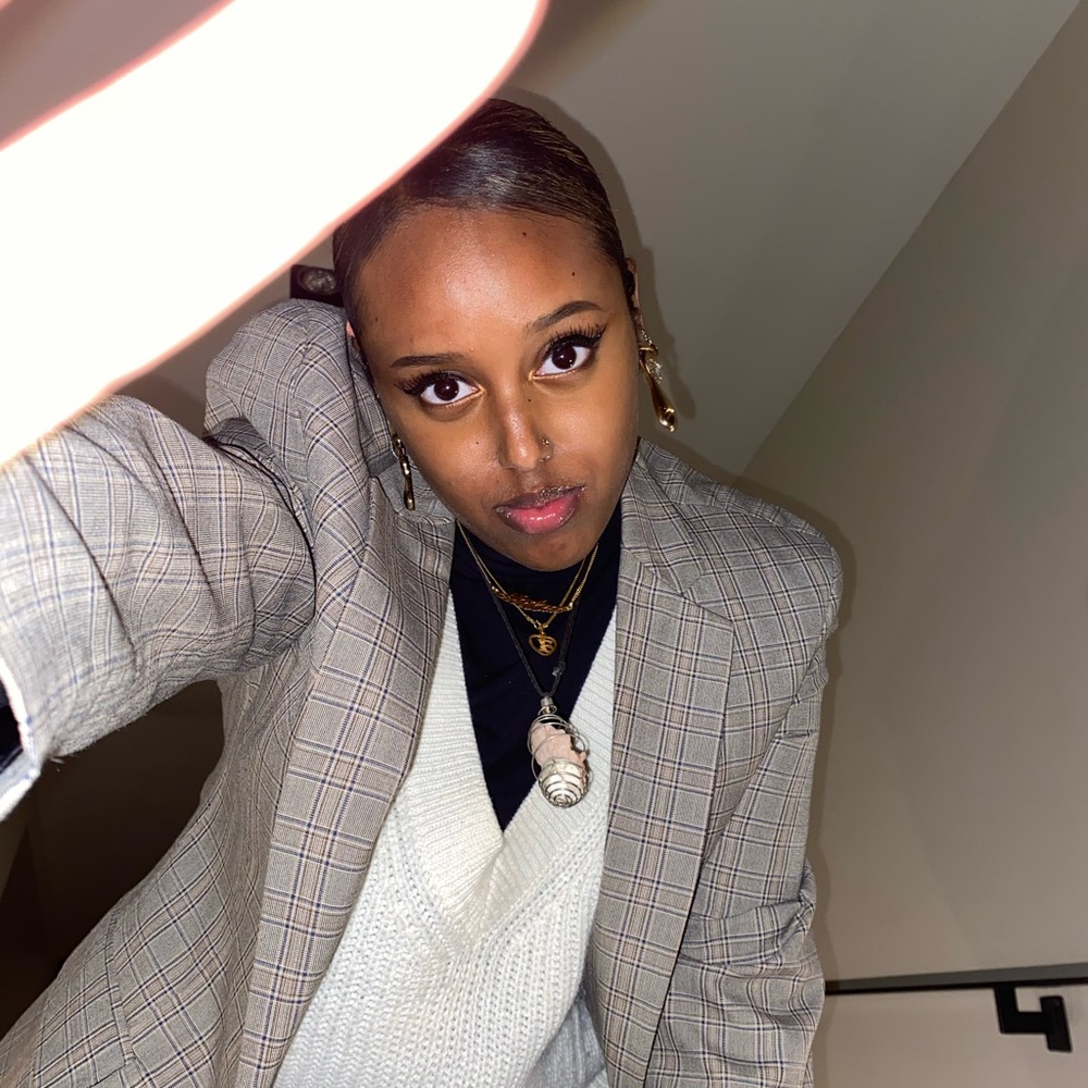 Meet your Posher, Nadra